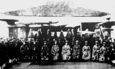 Ban giám khảo Trường thi Bình Định, khoa Ất Dậu -1885 (ảnh tư liệu)