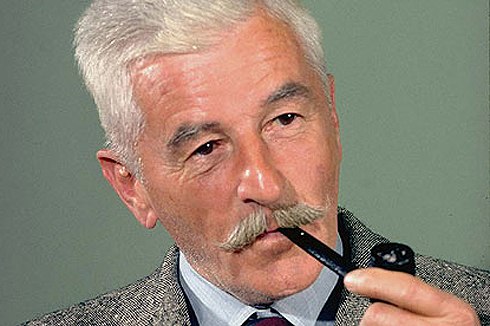 Tiểu thuyết gia William Faulkner.