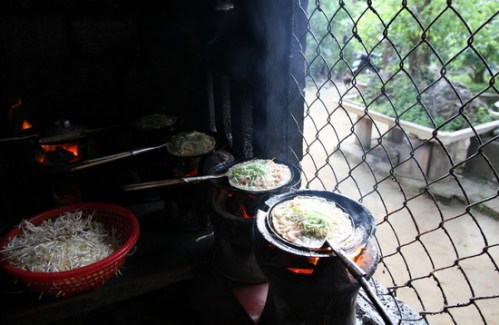 Mùi thơm vương vấn cả không gian sớm mai yên bình.