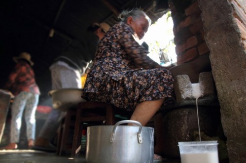 Bột xay đến đâu, đúc bánh đến đó.