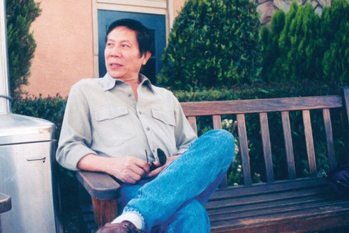 Chân dung nhà văn Nguyễn Xuân Hoàng 